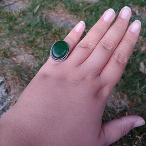NWT Boutique Size 7 Ring, green & silver